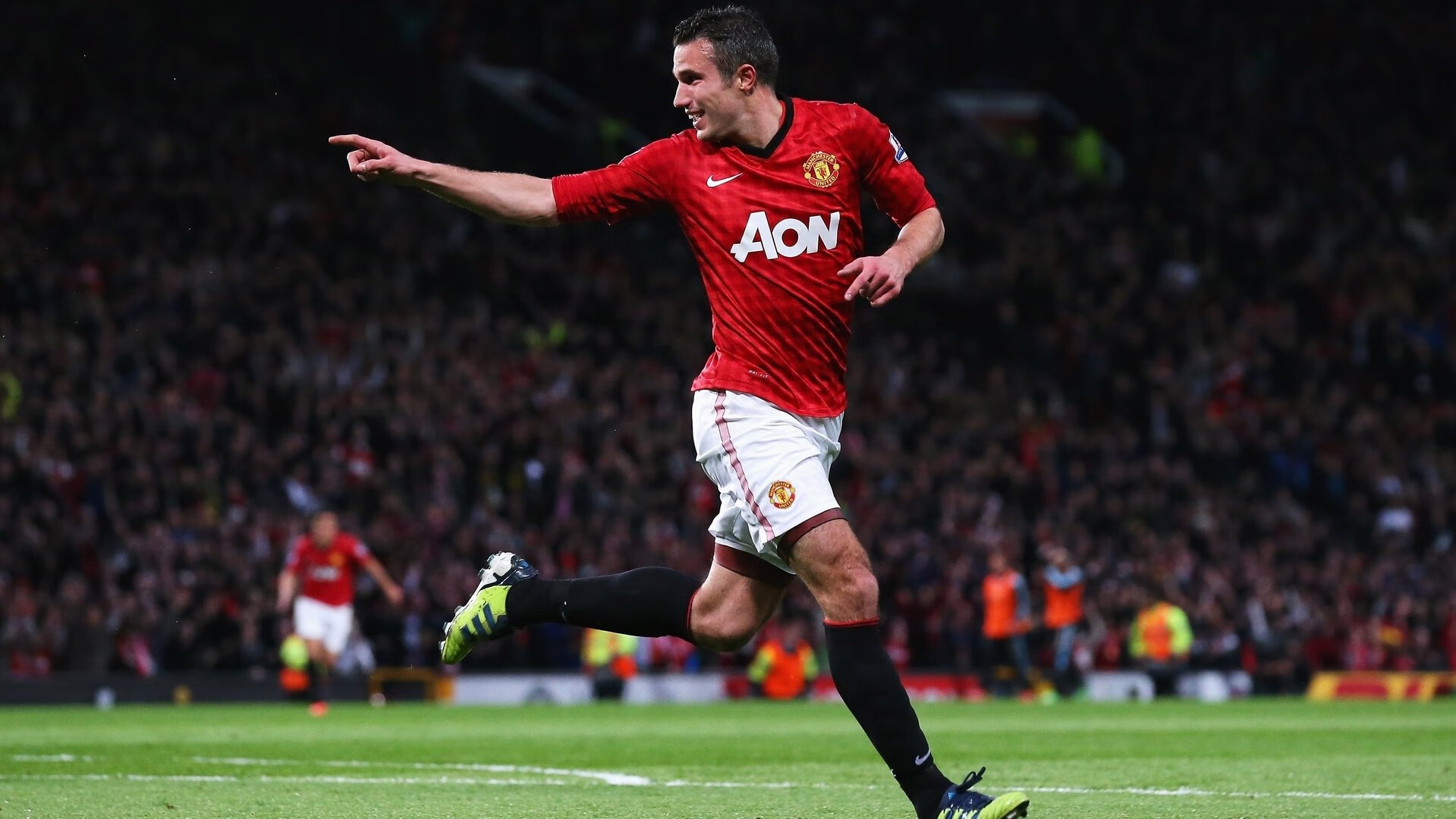 欧冠赛场上的经典对抗被解读为现代战术样本,欧冠讲解